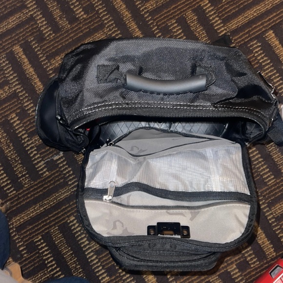 Husky backpack- 1/4 inch drive torque wrench, 12 V chargeable cordless ratchet - Picture 15 of 15